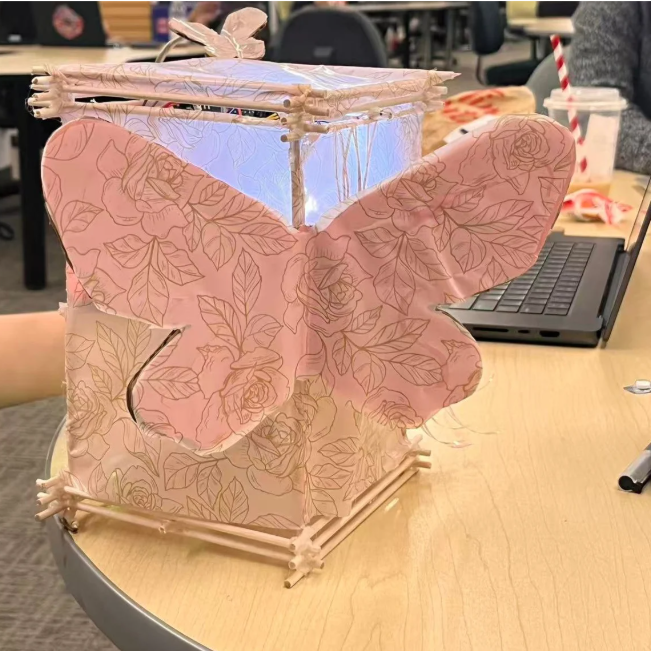 White light-responsive ultrasonic sensor